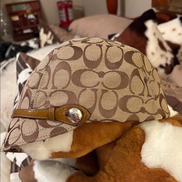 Coach Signature Karee Newsboy Cap with patent leather accent Leather Strap main image 5
